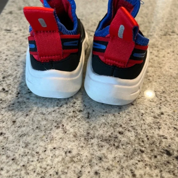 Baby/toddler Nike Shoes Size 4 - Picture 6 of 7
